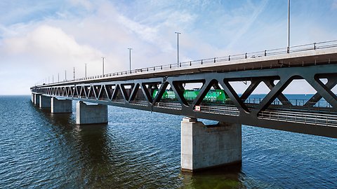 Train over Öresunds bridge